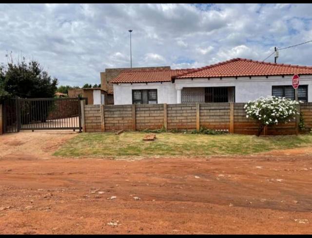 3 BEDROOM HOUSE FOR SALE IN SOSHANGUVE SOUTH EXT 3